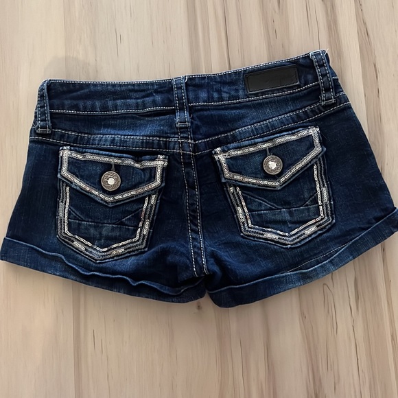 Daytrip Scorpio denim shorts with sparkly detail, size 26 - Picture 2 of 4